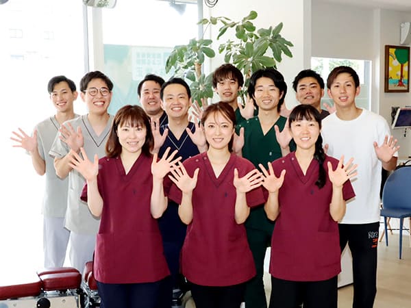 鳴尾ぴっと骨盤整体院スタッフ集合写真